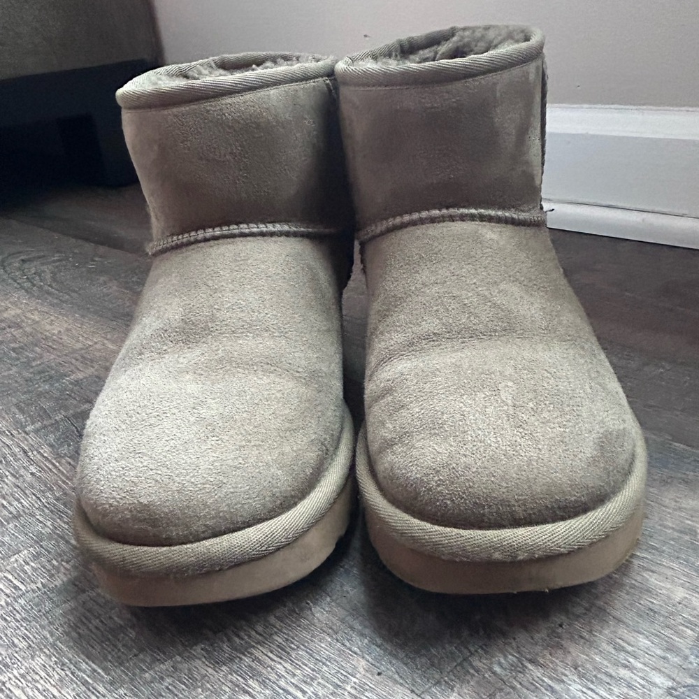 UGG Classic Mini II Antilope Shearling Lined Boots Size 6